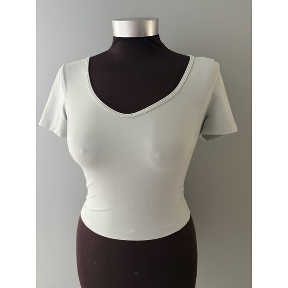 Lululemon Cropped Align Tee T Size 4 ? Pale Blue Short Sleeve Athletic Hiking - Picture 1 of 11